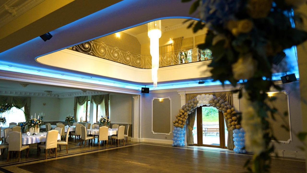 Krysztalowy Dworek Hotel Zbychowo Eksteriør billede